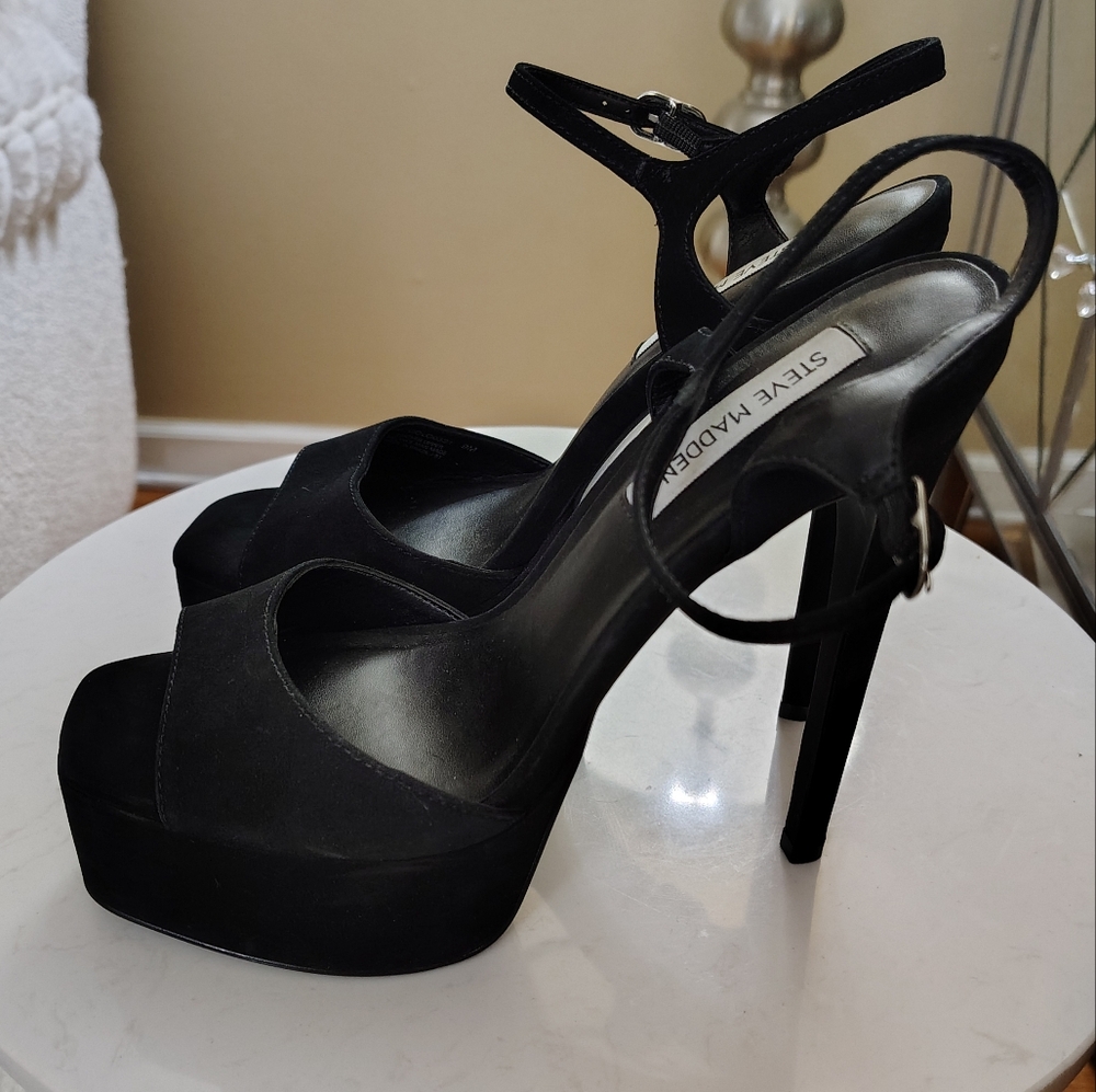 🆕⭐ Steve Madden Black Nubuck Heels